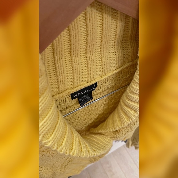 Wet Seal Knitted Cropped Cardigan - Picture 2 of 3